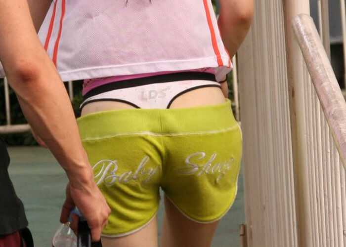 【エロ画像】また流行って欲しい！くっそ卑猥なファッションのローライズ見せTバック